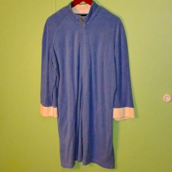 Front Zip Robe - Picture 4 of 4